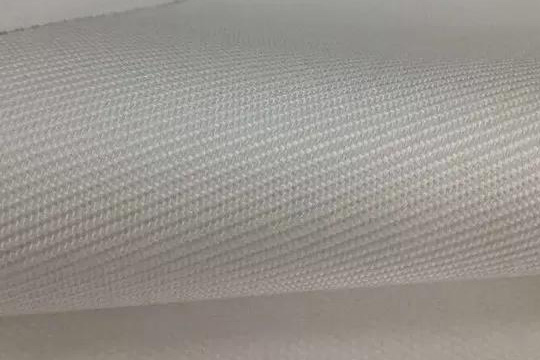 Magkakaibang mga aplikasyon ng pagsasala ng tela ng filter sa buong industriya at proteksyon sa kapaligiran