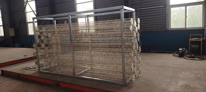 Ang Qingdao Star Machine ay nagpadala ng filter bag cages sa Mauritania Customer